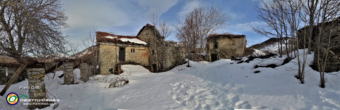 20 Alcune baite in disuso di Prato Giugno (1268 m).jpg